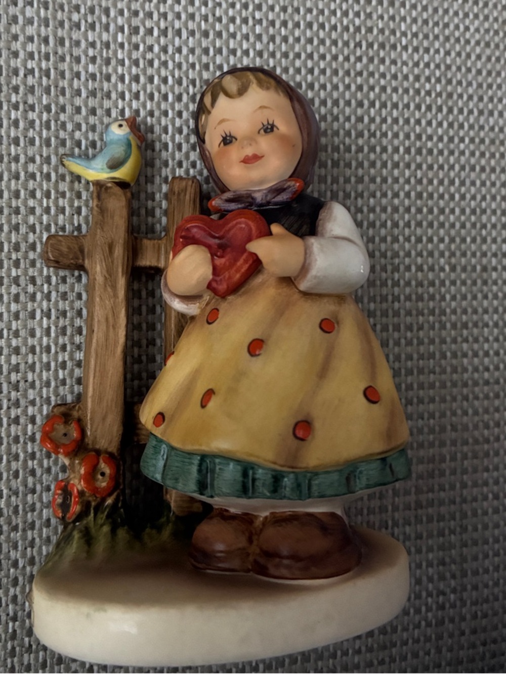 Goebel Hummel 352. Ceramic Figurine. Entitled “Sweet Greetings”.